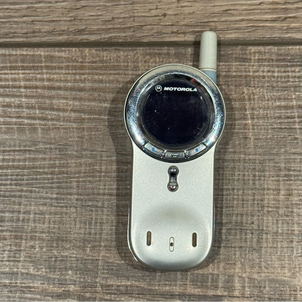 *RARE* Motorola V70 Vintage Swivel Phone (Unknown) - Silver - DAMAGED